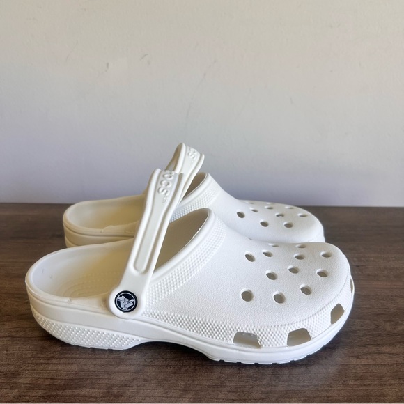 CROCS Classic White Unisex Clog Size 6 or 8 - Picture 1 of 8